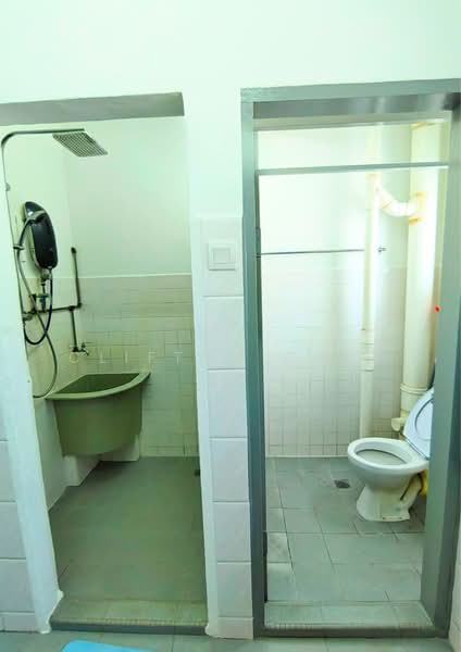 Rumah Flat untuk Disewa di Pangsapuri Pelangi - Clifton Chee - Bathroom - PropertyGuru.com.my