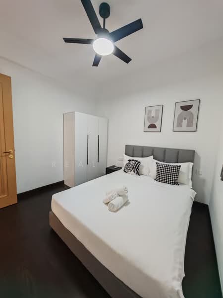 Kondominium untuk Dijual di R&F Princess Cove Phase 2-Seine Region - Real Chew - Bedroom - PropertyGuru.com.my
