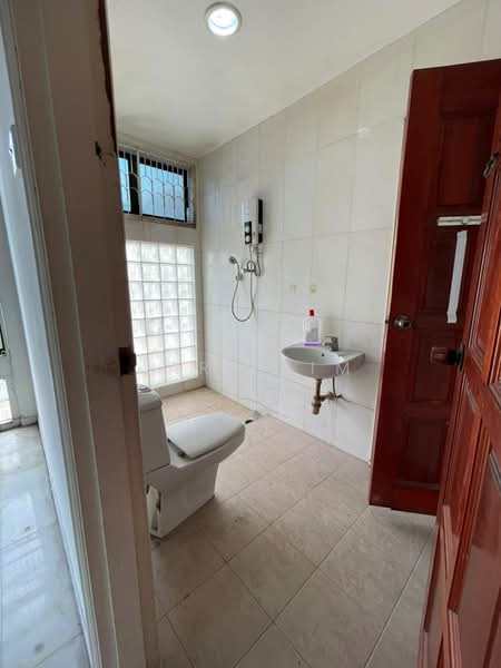 Rumah Teres 1.5 Tingkat untuk Dijual di Taman Pelangi (Johor Bahru) - Karl Lim - Bathroom - PropertyGuru.com.my