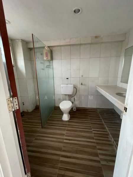Rumah Teres 1.5 Tingkat untuk Dijual di Taman Pelangi (Johor Bahru) - Karl Lim - Bathroom - PropertyGuru.com.my