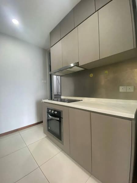 Servis Apartment untuk Disewa di Crescent Bay Suites (Teluk Bayu) - Mavis Hew - Kitchen - PropertyGuru.com.my