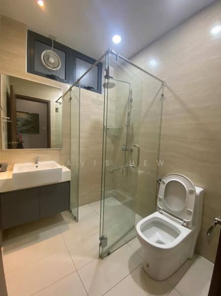Servis Apartment untuk Disewa di Crescent Bay Suites (Teluk Bayu) - Mavis Hew - Bathroom - PropertyGuru.com.my