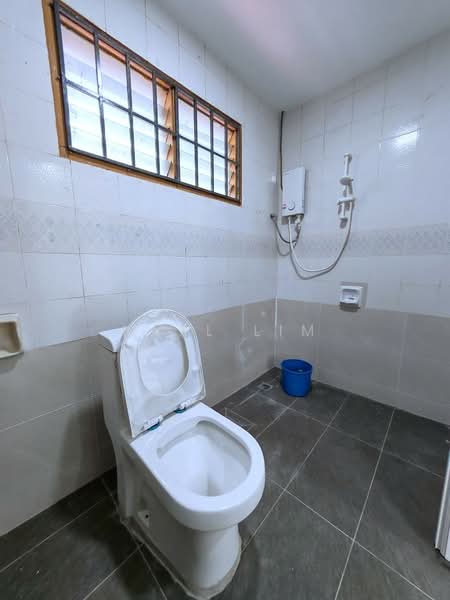 Rumah Teres 2 Tingkat untuk Dijual di Taman Johor Jaya (Johor Bahru) - Karl Lim - Bathroom - PropertyGuru.com.my