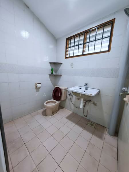 Rumah Teres 2 Tingkat untuk Dijual di Taman Johor Jaya (Johor Bahru) - Karl Lim - Bathroom - PropertyGuru.com.my