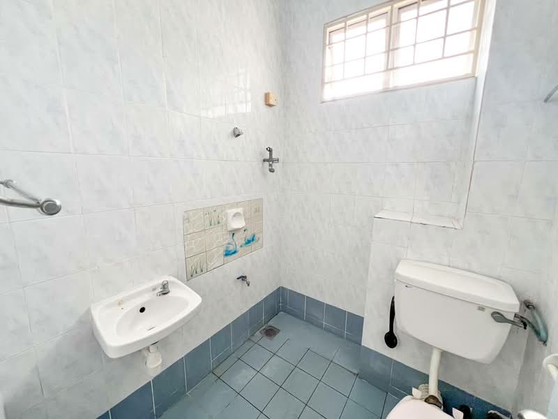 2-storey Terraced House for Sale in Alam Damai (Cheras) - Luqman Ramli - Bathroom - PropertyGuru.com.my
