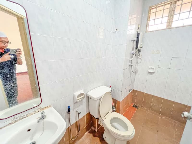 2-storey Terraced House for Sale in Alam Damai (Cheras) - Luqman Ramli - Bathroom - PropertyGuru.com.my