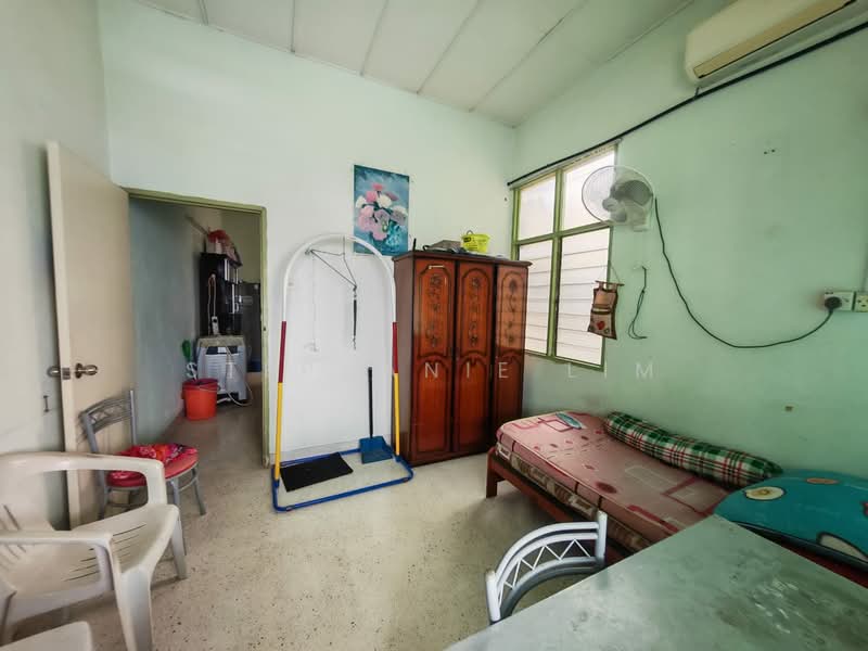 Flat for Rent at Wisma Hooi Lam - Stephanie Lim - Bedroom - PropertyGuru.com.my