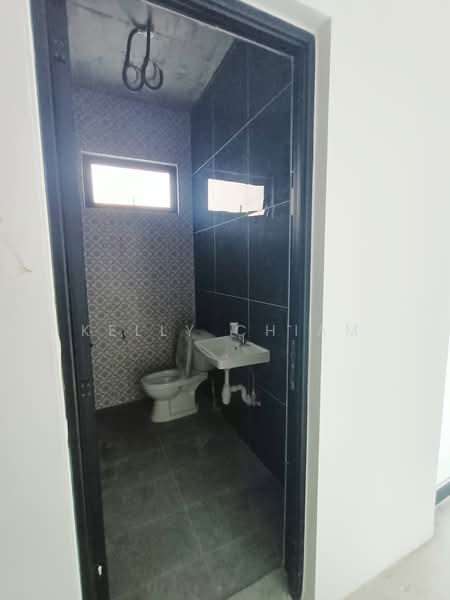 Shop for Rent in Taman Desa Cemerlang (Ulu Tiram) - Kelly Chiam - Bathroom - PropertyGuru.com.my