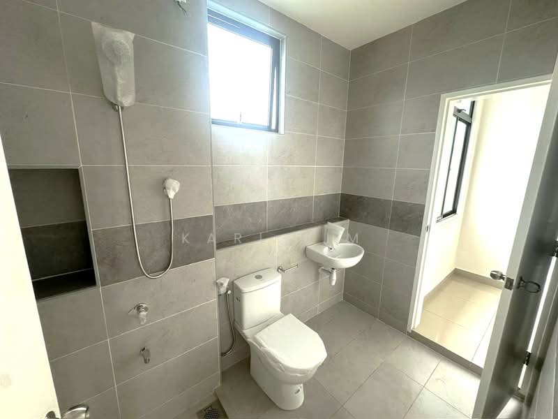 Rumah Teres 2-Tingkat untuk Dijual di Taman Adda Heights (Tebrau) - Karl Lim - Bathroom - PropertyGuru.com.my