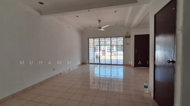 Rumah Teres untuk Dijual di Puchong (Selangor) - Muhammad Rushaidi - Living Room - PropertyGuru.com.my