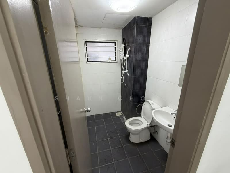 Kondominium untuk Disewa di Ameera Residence - Shaun Chong - Bathroom - PropertyGuru.com.my