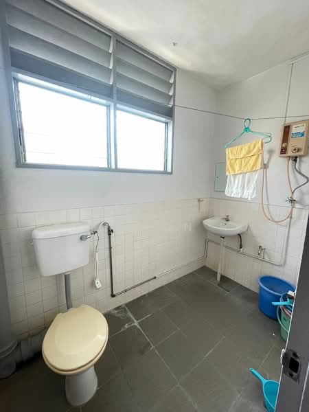 Rumah Teres untuk Dijual di Island Glades (Jelutong) - Zherlynn Ho - Bathroom - PropertyGuru.com.my