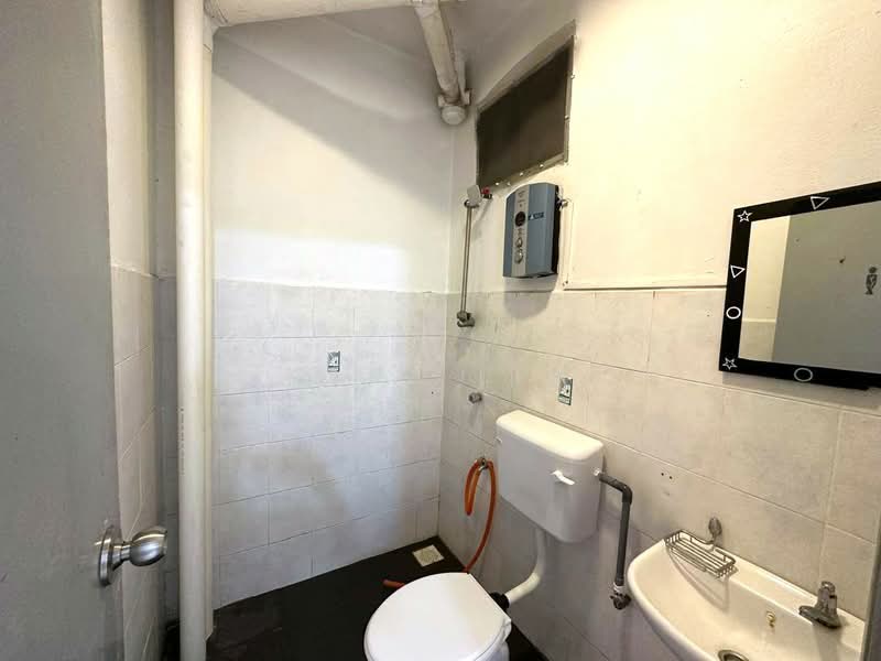 Apartment for Sale at Villa Krystal @ Bandar Selesa Jaya - Karl Lim - Bathroom - PropertyGuru.com.my