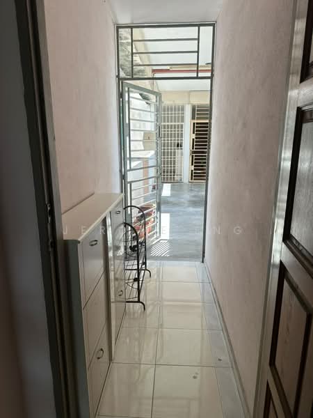 Pangsapuri untuk Dijual di Krystal Suria - Jerome Eng - Entrance - PropertyGuru.com.my