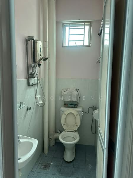 Pangsapuri untuk Dijual di Krystal Suria - Jerome Eng - Bathroom - PropertyGuru.com.my