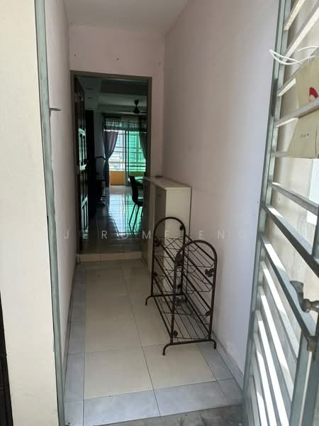 Pangsapuri untuk Dijual di Krystal Suria - Jerome Eng - Entrance - PropertyGuru.com.my