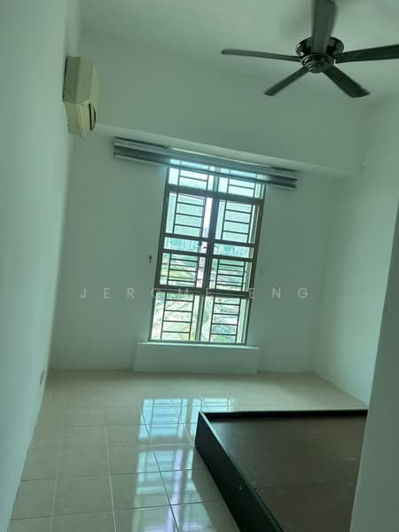 Pangsapuri untuk Dijual di Krystal Suria - Jerome Eng - Bedroom - PropertyGuru.com.my