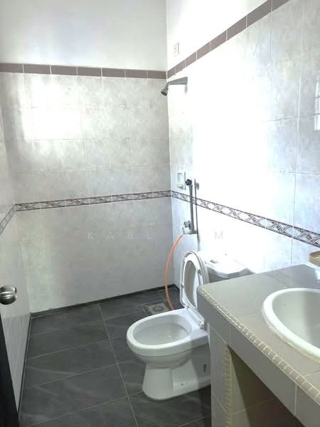 1.5-storey Terraced House for Sale in Bandar Seri Alam (Masai) - Karl Lim - Bathroom - PropertyGuru.com.my