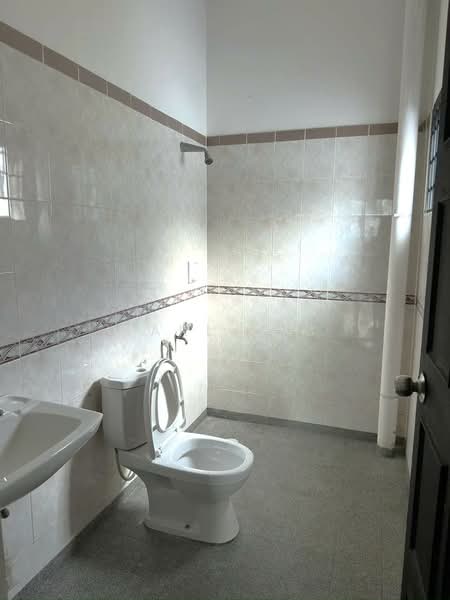 1.5-storey Terraced House for Sale in Bandar Seri Alam (Masai) - Karl Lim - Bathroom - PropertyGuru.com.my