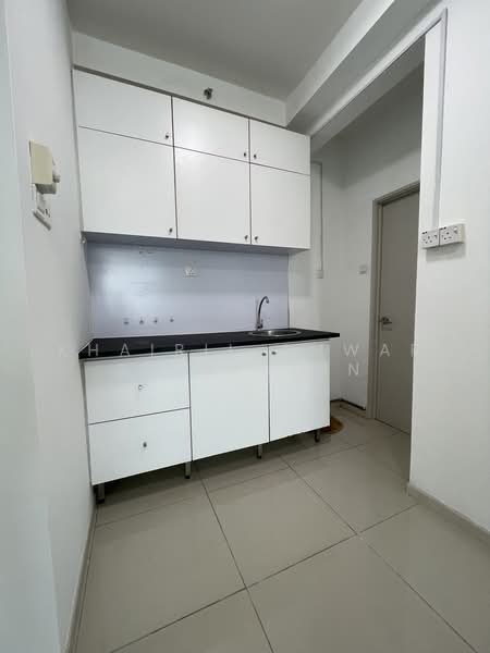 Servis Apartment untuk Dijual di Centrestage Designer Suite - Khairil Anwar Sirajudin - Kitchen - PropertyGuru.com.my