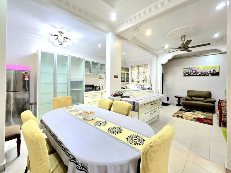 Cluster House for Sale in Sek 13,Salahudin Golf Course (Shah Alam) - Masnizah Arifin - Dining Room - PropertyGuru.com.my