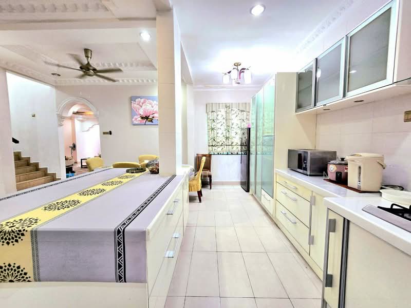 Cluster House for Sale in Sek 13,Salahudin Golf Course (Shah Alam) - Masnizah Arifin - Kitchen - PropertyGuru.com.my