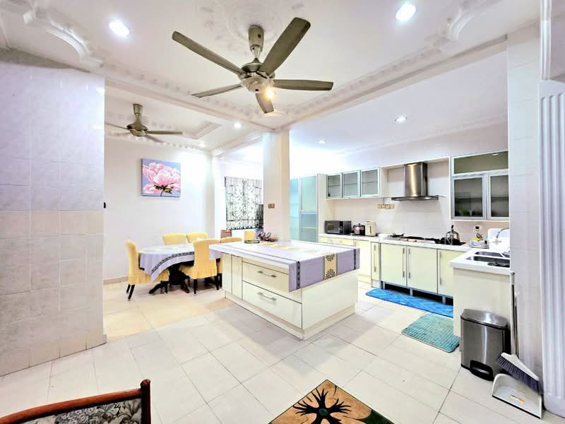 Cluster House for Sale in Sek 13,Salahudin Golf Course (Shah Alam) - Masnizah Arifin - Kitchen - PropertyGuru.com.my