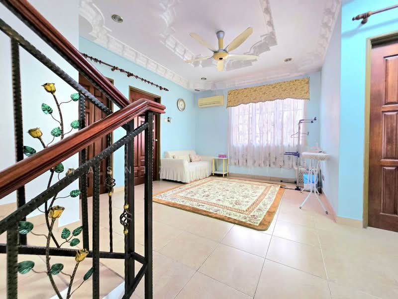 Cluster House for Sale in Sek 13,Salahudin Golf Course (Shah Alam) - Masnizah Arifin - Living Room - PropertyGuru.com.my