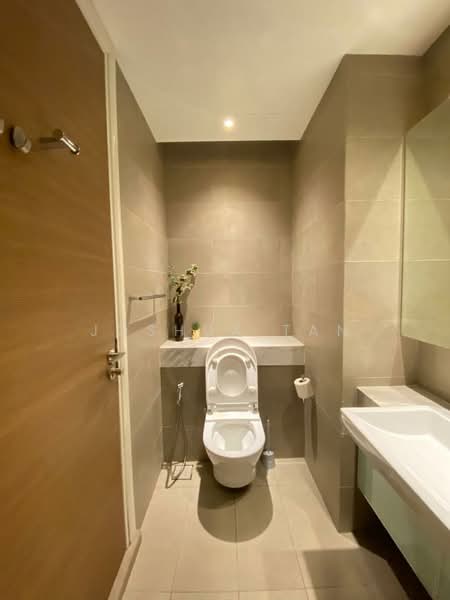 Servis Apartment untuk Disewa di Aria - Joshua Tan - Bathroom - PropertyGuru.com.my