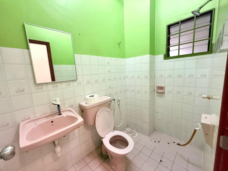 Terraced House for Sale in Usj 2 (Subang Jaya) - Kenix Lee - Bathroom - PropertyGuru.com.my