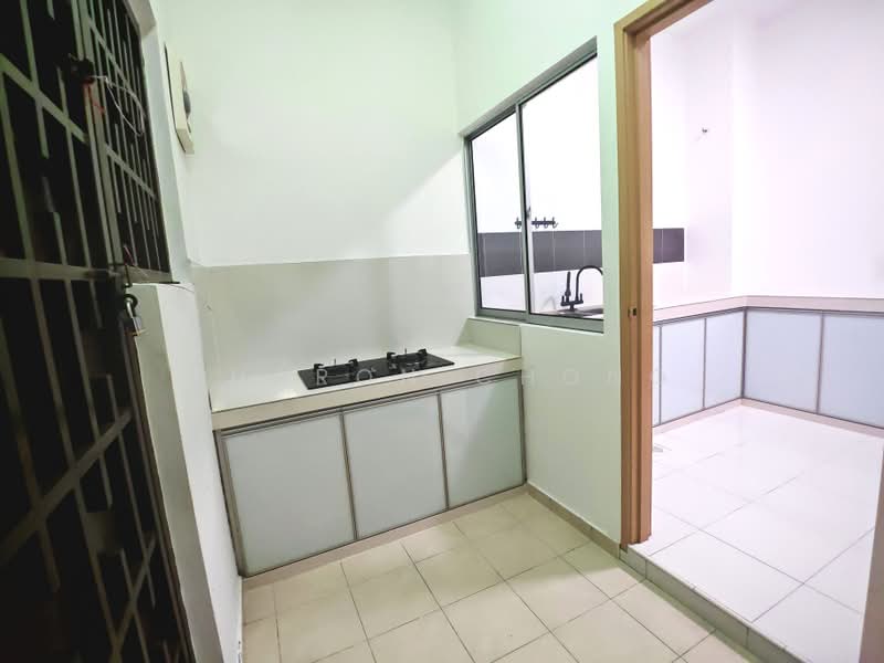 Rumah Teres 2 Tingkat untuk Dijual di Setia Tropika (Johor Bahru) - Sharon Chong - Kitchen - PropertyGuru.com.my