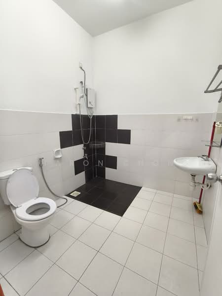 Rumah Teres 2 Tingkat untuk Dijual di Setia Tropika (Johor Bahru) - Sharon Chong - Bathroom - PropertyGuru.com.my