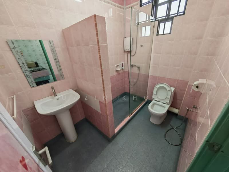 2.5-storey Terraced House for Sale in Pengkalan Pegoh (Ipoh) - Qazin Khoo - Bathroom - PropertyGuru.com.my