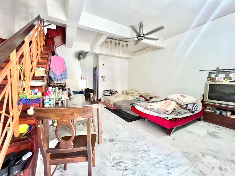 2-storey Terraced House for Sale in Bandar Bukit Mahkota (Bangi) - Azli Ibrahim - Living Room - PropertyGuru.com.my