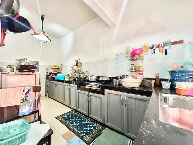 2-storey Terraced House for Sale in Bandar Bukit Mahkota (Bangi) - Azli Ibrahim - Kitchen - PropertyGuru.com.my