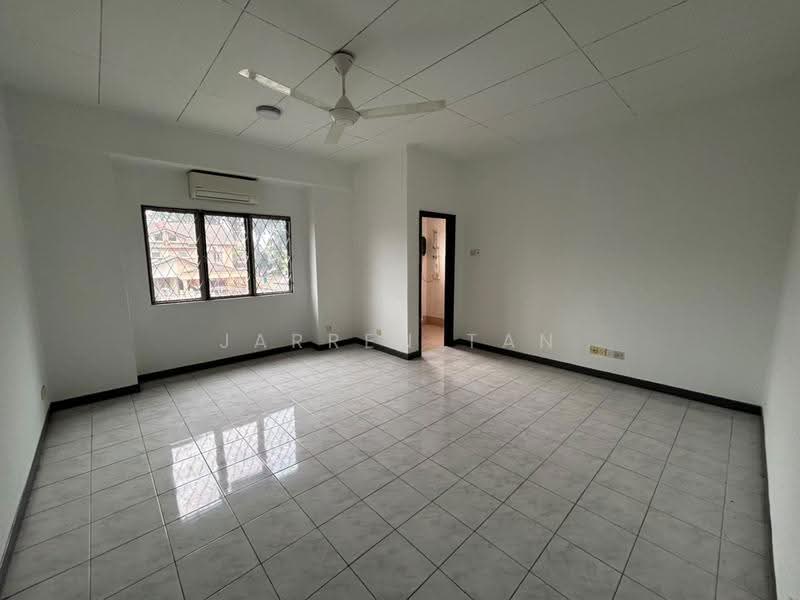 Rumah Teres 2-Tingkat untuk Dijual di Bukit Rimau (Shah Alam) - Jarren Tan - Living Room - PropertyGuru.com.my