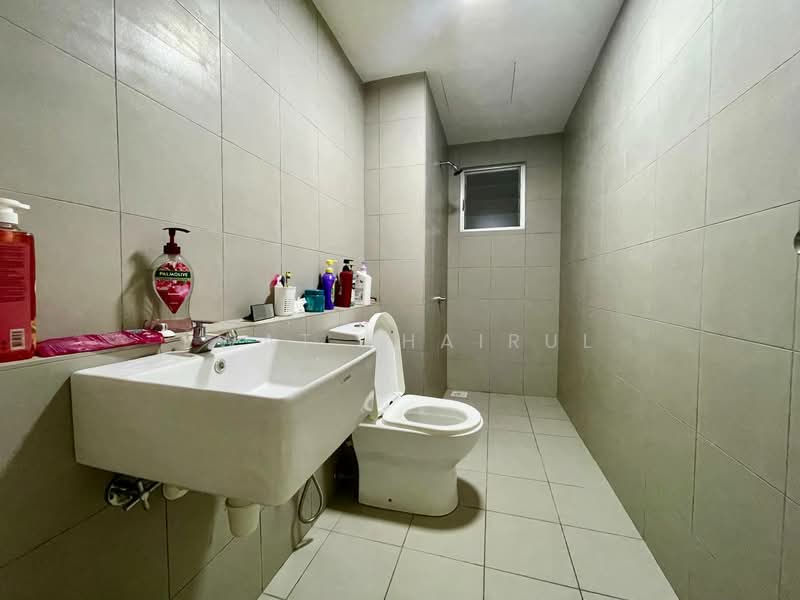 Kondominium untuk Dijual di Lakefront Homes - Ewat Khairul - Bathroom - PropertyGuru.com.my