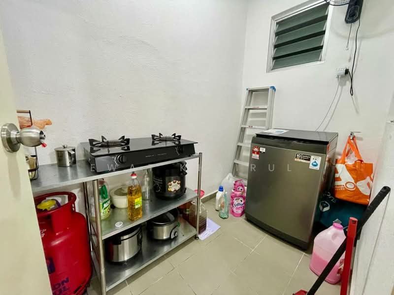 Kondominium untuk Dijual di Lakefront Homes - Ewat Khairul - Kitchen - PropertyGuru.com.my