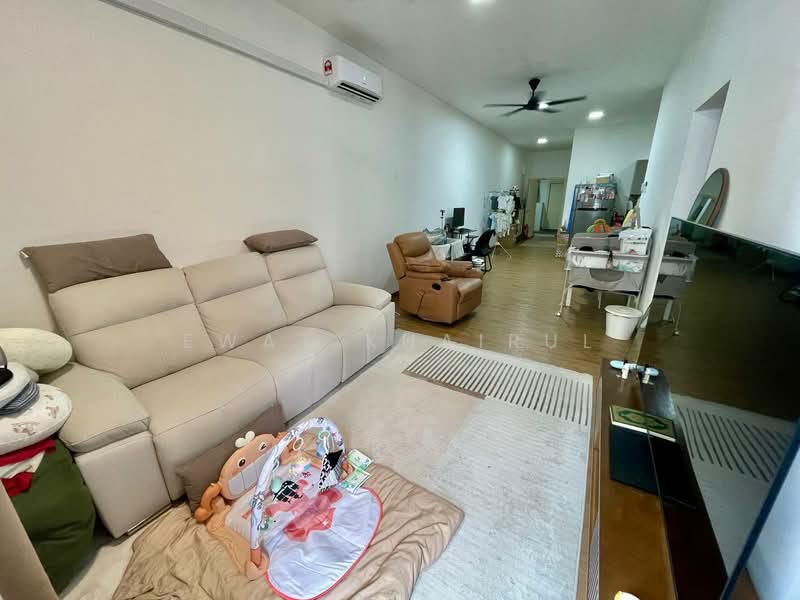 Kondominium untuk Dijual di Lakefront Homes - Ewat Khairul - Living Room - PropertyGuru.com.my