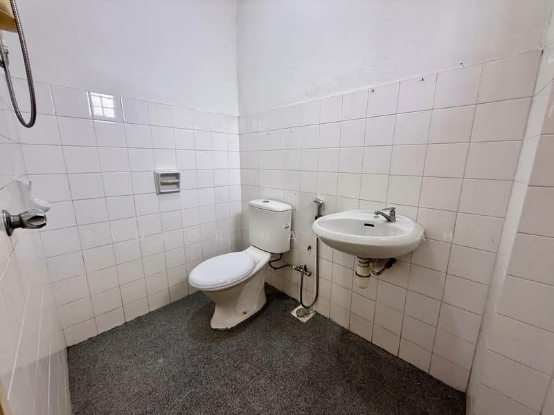 Rumah Teres 2 Tingkat untuk Dijual di Rawang (Selangor) - Syukor Hartanah - Bathroom - PropertyGuru.com.my