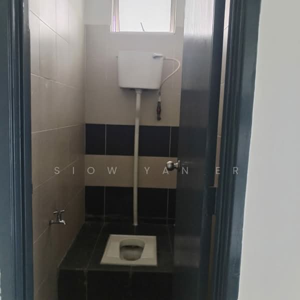 Shop for Sale in Taman Damansara Aliff (Tampoi) - Siow Yan Er - Bathroom - PropertyGuru.com.my