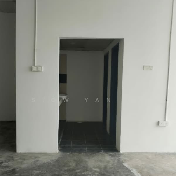 Shop for Sale in Taman Damansara Aliff (Tampoi) - Siow Yan Er - Bathroom - PropertyGuru.com.my