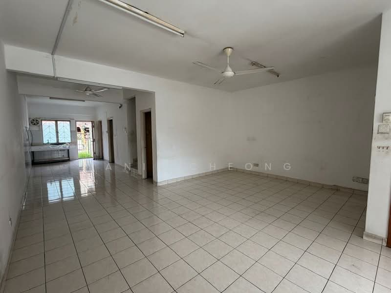 Rumah Teres 2 Tingkat untuk Dijual di Taman Megah Kepong (Kepong) - Yanis Cheong - Living Room - PropertyGuru.com.my