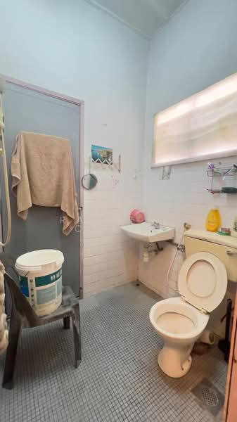 Rumah Teres 2 Tingkat untuk Dijual di Taman Daya (Kepong) - Racheel Chang - Bathroom - PropertyGuru.com.my
