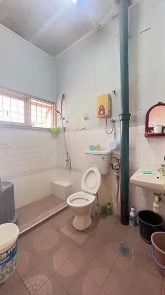 Rumah Teres 2 Tingkat untuk Dijual di Taman Daya (Kepong) - Racheel Chang - Bathroom - PropertyGuru.com.my