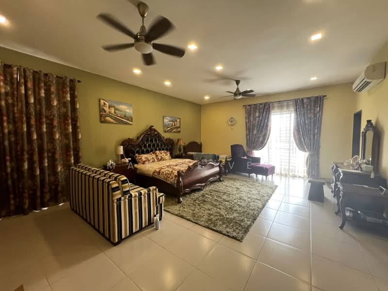 2.5-storey Terraced House for Sale in Kinrara Residence (Puchong) - Mak Oliver - Master Bedroom - PropertyGuru.com.my
