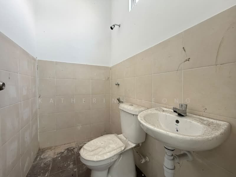 2.5-storey Terraced House for Sale in Taman Kundang Jaya (Rawang) - Katherine Leong - Bathroom - PropertyGuru.com.my