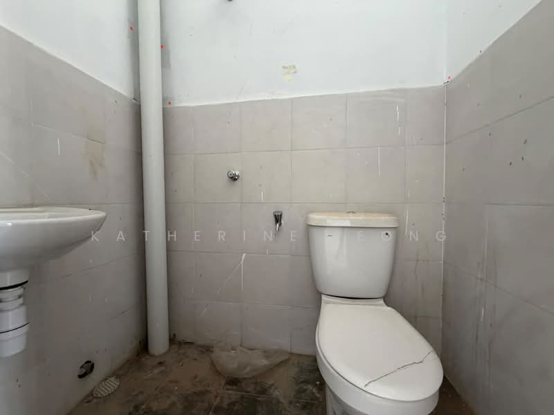 2.5-storey Terraced House for Sale in Taman Kundang Jaya (Rawang) - Katherine Leong - Bathroom - PropertyGuru.com.my