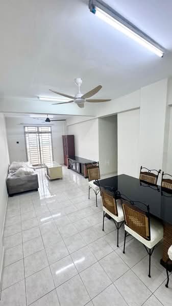 Pangsapuri untuk Disewa di Bayu Puteri 2 - Anson Chong - Living Room - PropertyGuru.com.my