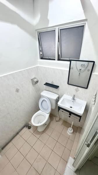 Pangsapuri untuk Disewa di Bayu Puteri 2 - Anson Chong - Bathroom - PropertyGuru.com.my
